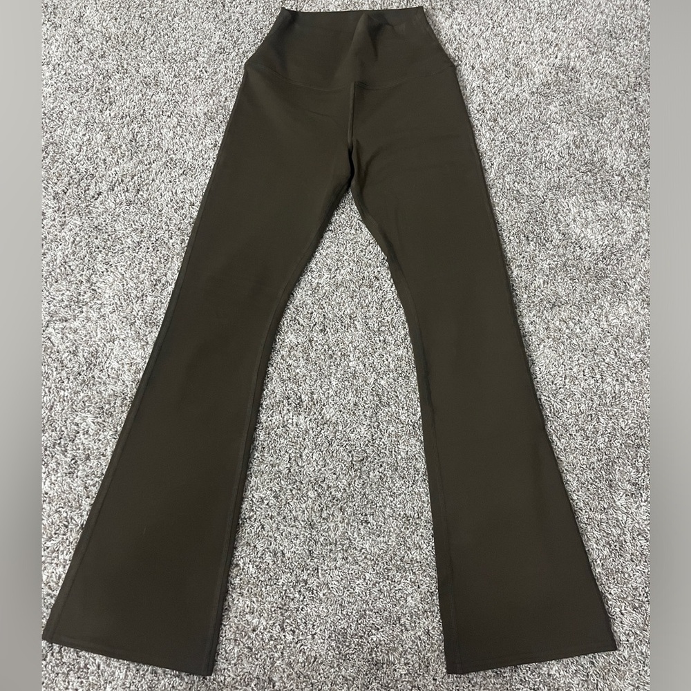 ALO Yoga 7/8 High-Waist Airbrush Bootcut Leggings Espresso